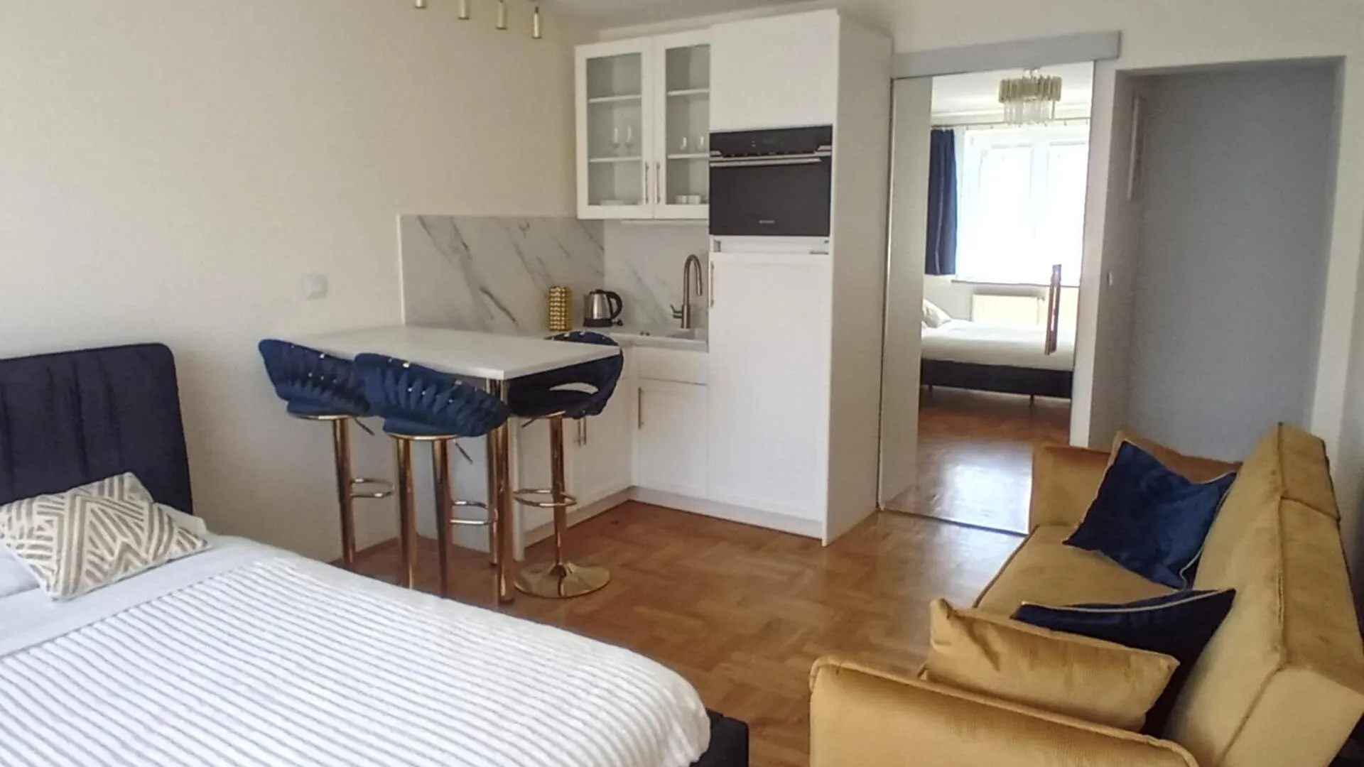 Alexa D\'Oro Rooms location